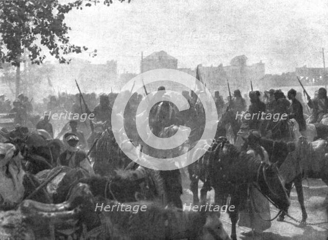 ''L'occupation de Damas; La cavalerie arabe dans les faubourgs de la ville, ou les..., 1918. Creator: Unknown.