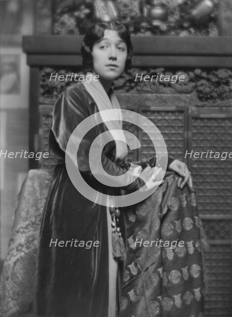 Riobouchinsky, F., Mrs., portrait photograph, 1916 Jan. 3. Creator: Arnold Genthe.