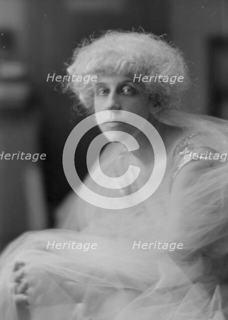 Groner, M.P., Mrs., portrait photograph, 1916 Apr. 21. Creator: Arnold Genthe.