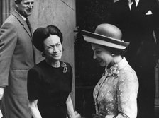 Queen Elizabeth says farewell to the Duchess of Windsor in Paris, 19th May 1972. Artist: Unknown