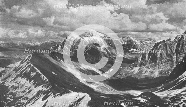 'A la memoire de Miss Edith Cavell; la cime neigeuse des Montagnes Rocheuses a laquelle..., 1916. Creator: Unknown.