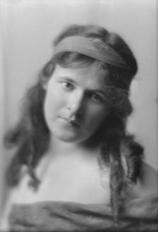 Marion Morgan dancer, portrait photograph, between 1914 and 1927. Creator: Arnold Genthe.