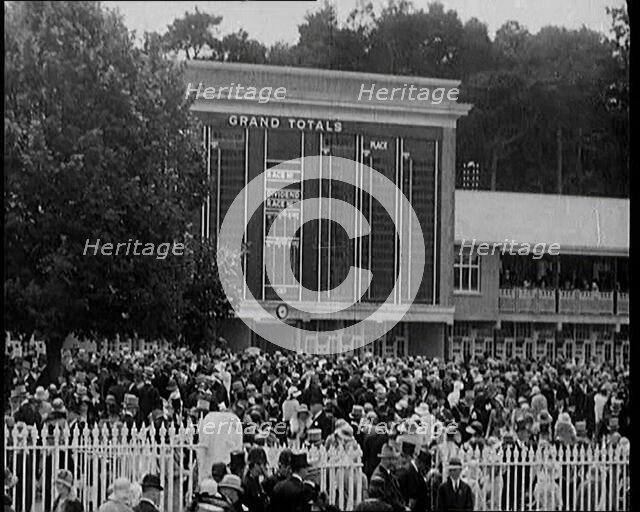 Totaliser/Tote Board at a Crowded Horse Racing Track, 1931. Creator: British Pathe Ltd.