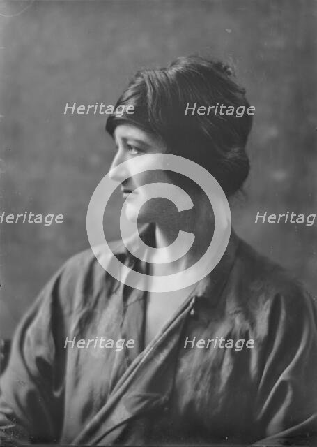 Miss Dianthe Pattison, portrait photograph, 1919 Mar. 26. Creator: Arnold Genthe.