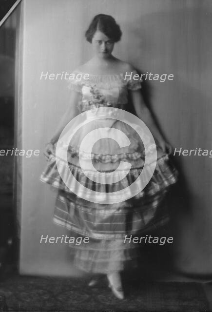 Allen, Jean, Miss, portrait photograph, ca. 1914. Creator: Arnold Genthe.