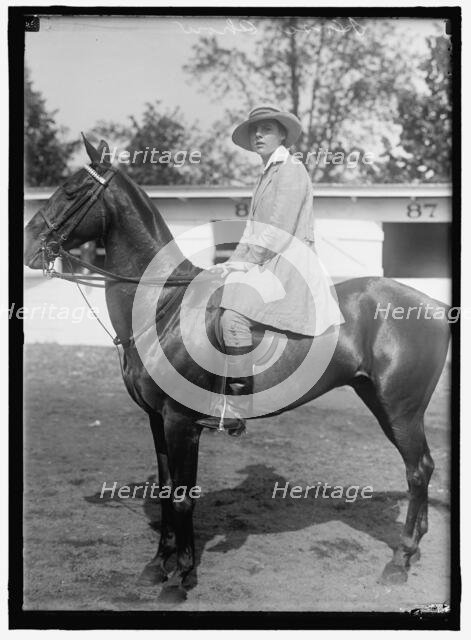 Horse shows, between 1912 and 1917. Creator: Harris & Ewing.