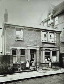 Housewifery, Surrey Lane School, Battersea, London, 1908. Artist: Unknown.