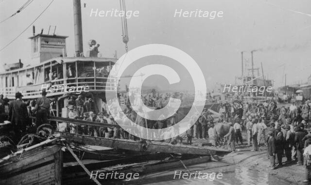 Louisiana Flood 1912-- refugees saved by gov't [i.e. government] boat, 1912. Creator: Bain News Service.