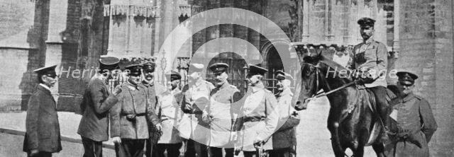 'Deux Cultures;  on distingue deja trois soldats qui se sont offerts a l'objectif', 1914. Creator: NJ Boon.