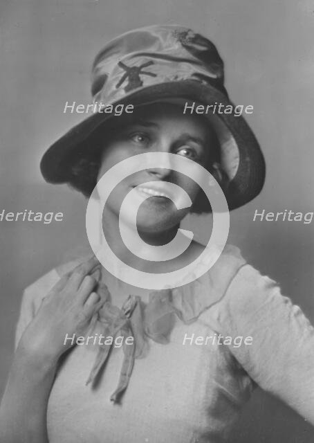 Mrs. G. Webster, portrait photograph, 1918 July or Aug. Creator: Arnold Genthe.