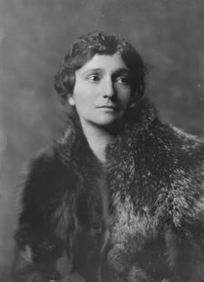 Miss Elizabeth Hutchinson Packard, portrait photograph, 1918 May 7. Creator: Arnold Genthe.