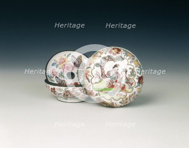 Canton famille rose enamel box, Qing dynasty, China, 18th century. Artist: Unknown