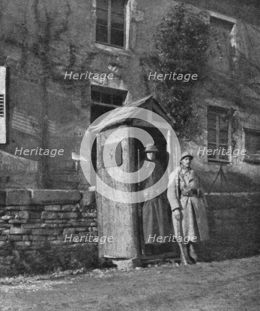 Hours of Victory; American sentry and French sentry at the entrance to a village..., 1917. Creator: Unknown.