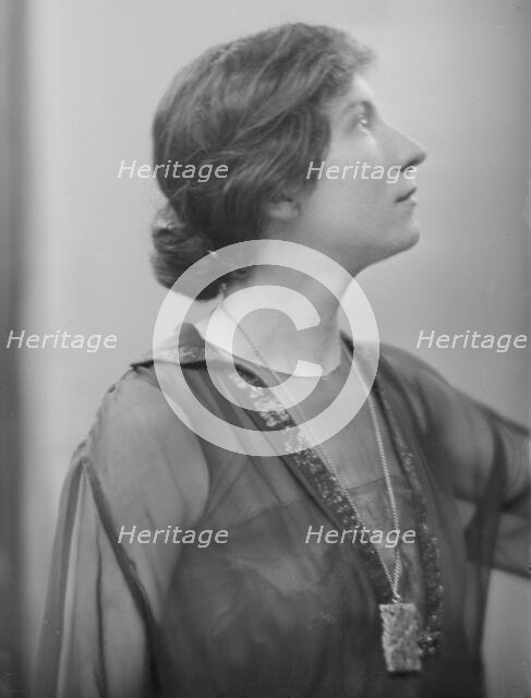 Varesi, Gilda, Miss, portrait photograph, between 1915 and 1920. Creator: Arnold Genthe.