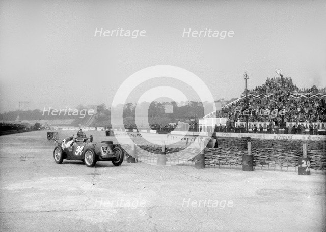 Riley 1985 cc negotiating the chicane at the JCC International Trophy, Brooklands, 2 May 1936. Artist: Bill Brunell.