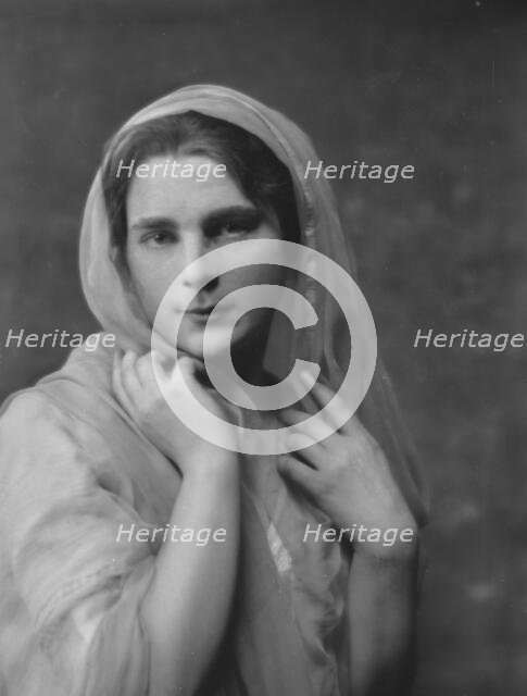 Isadora Duncan dancer, portrait photograph, between 1915 and 1923. Creator: Arnold Genthe.