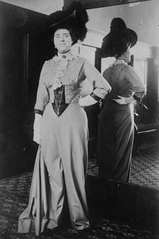 Woman modelling pantaloon gown, Los Angeles, 1911. Creator: Bain News Service.