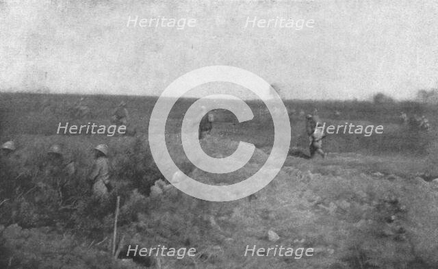 'Episodes de l'offensive de la Somme; le 2 juillet, dans la region d'Herbecourt: depart de..., 1916. Creator: Unknown.