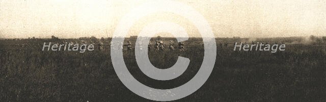 'A l'est de Montdidier; progression d'un bataillon vers Fescamps, le 10 aout 1918..., 1918. Creator: Unknown.