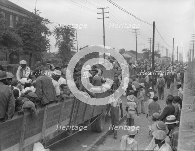 Cotton hoers loading at Memphis, Tennessee for the day's work in Arkansas, 1937. Creator: Dorothea Lange.