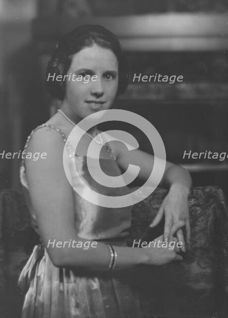 Mrs. E.R. Gleason, portrait photograph, 1917 Nov. 19. Creator: Arnold Genthe.