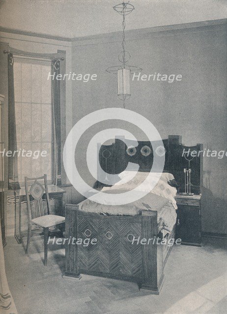 A child's bed designed by Peter Behrens, executed by TD Heymann, 1901. Artist: Unknown.