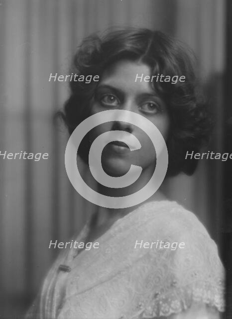 Hadden, Edith, portrait photograph, 1913. Creator: Arnold Genthe.
