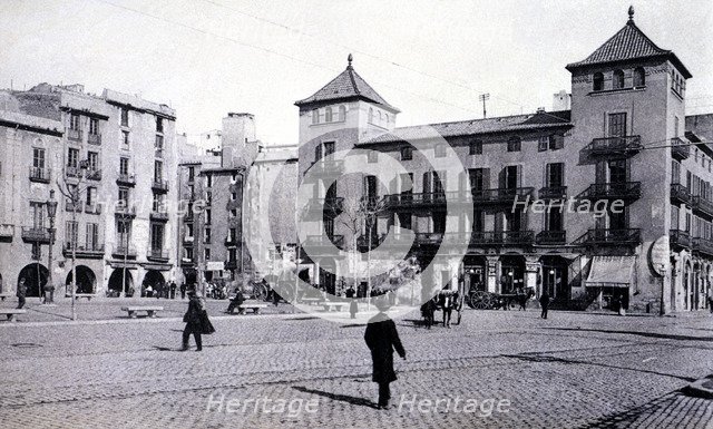 View of the Antonio Lopez Square in Barcelona in 1905.