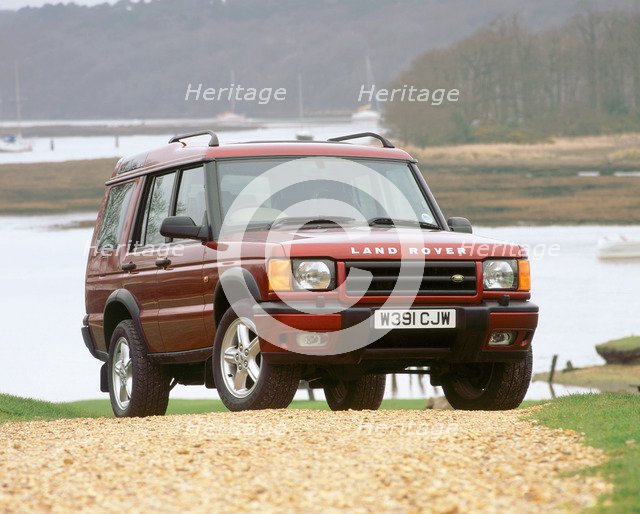 2000 Land Rover Discovery TD5. Artist: Unknown.