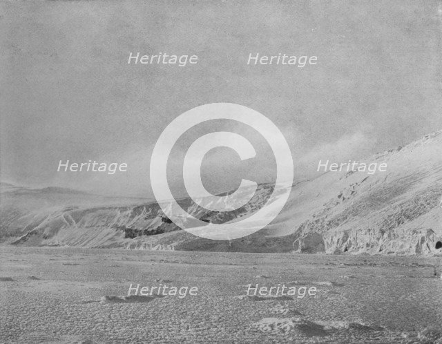 ''The Warning.' An Oncoming Blizzard', c1911, (1913). Artist: G Murray Levick.