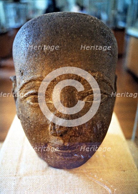 Egyptian art. Head in red granite from the New Kingdom era.