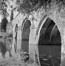 Old Radcot Bridge, Oxfordshire, 1949. Artist: Eric de Maré.