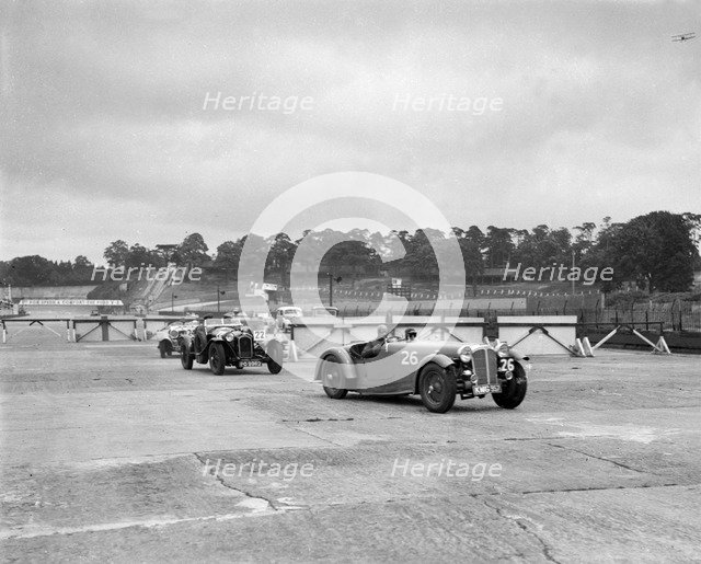 Cars racing through the chicane, JCC Members Day, Brooklands, 8 July 1939. Artist: Bill Brunell.