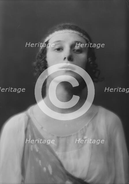 Pavlova, Anna, Madame, portrait photograph, 1915 Nov. 8. Creator: Arnold Genthe.