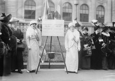 Mrs. Sidney Berg [and] Mrs. Calvin Tompkins, 1914. Creator: Bain News Service.