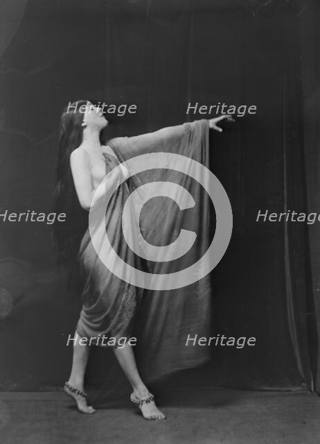 Fontaine, Miss, 1918 Oct. 3. Creator: Arnold Genthe.