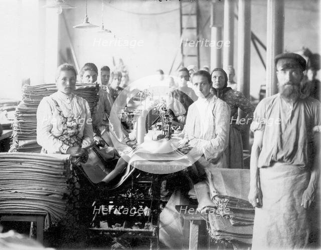 Okulov textile bag factory. Kulotino, 1905. Artist: Anonymous  