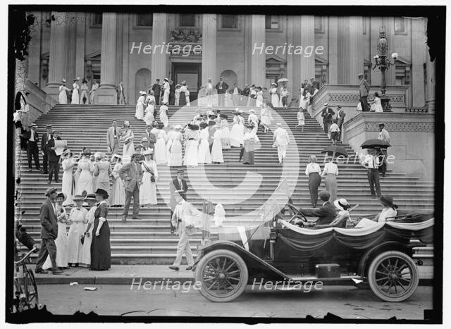 People on Capitol steps, between 1913 and 1918. Creator: Harris & Ewing.