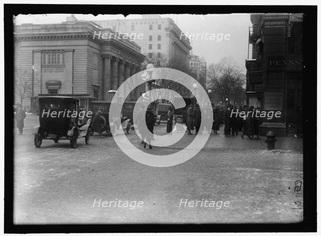 Street scene, corner of G Street, Washington, D.C., between 1913 and 1918. Creator: Harris & Ewing.