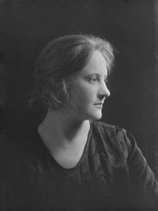 Miss Florence Von Wien, portrait photograph, 1919 Feb. 19. Creator: Arnold Genthe.