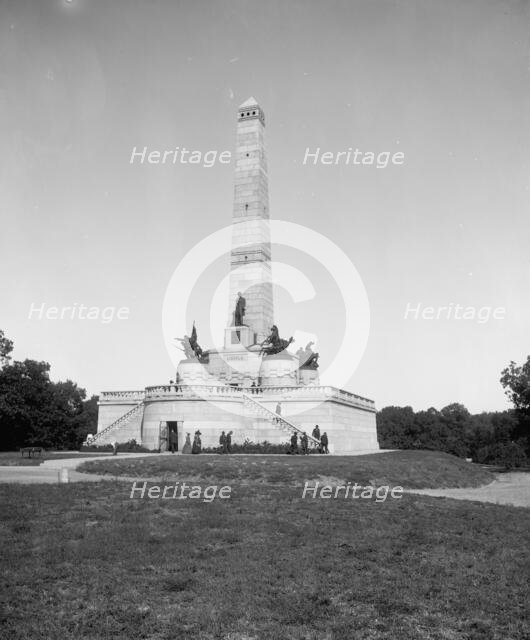 Lincoln Monument, Oak Ridge Cemetery, Springfield, Ill., between 1900 and 1906. Creator: Unknown.