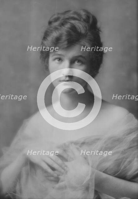 Ely, Dorothy, Miss, portrait photograph, between 1914 and 1917. Creator: Arnold Genthe.