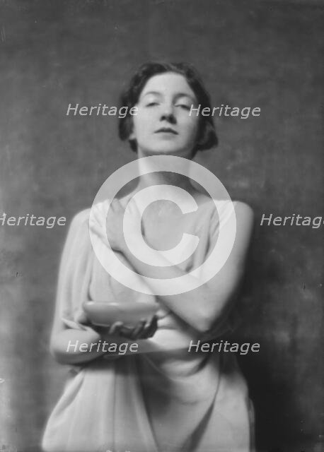 Miss Audrey Munson, portrait photograph, 1915 Mar. 23. Creator: Arnold Genthe.