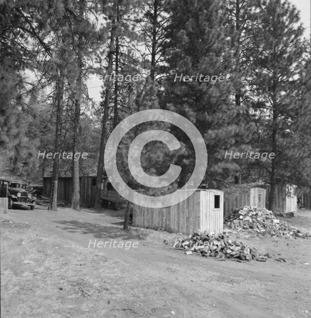 Owner provided cabins and wood but no nearby..., near Grants Pass, Josephine County, Oregon, 1939. Creator: Dorothea Lange.