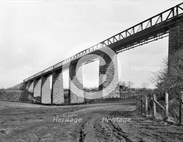 Hook Norton Viaduct, Hook Norton, Oxfordshire, 1906. Artist: Henry Taunt