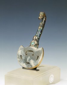 Gilt bronze garment hook with jade and turquoise inlays, Eastern Zhou dynasty, 4th century BC. Artist: Unknown