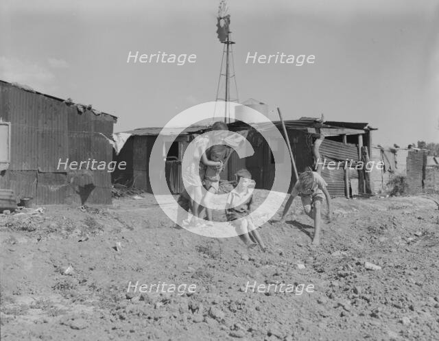 Housing for migratory cotton laborers near Casa Grande, Arizona, 1937. Creator: Dorothea Lange.