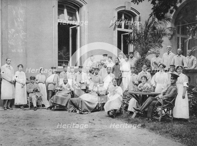 German nurses and patients, Frankfurt am Main, Germany, World War I, 1915. Artist: Unknown