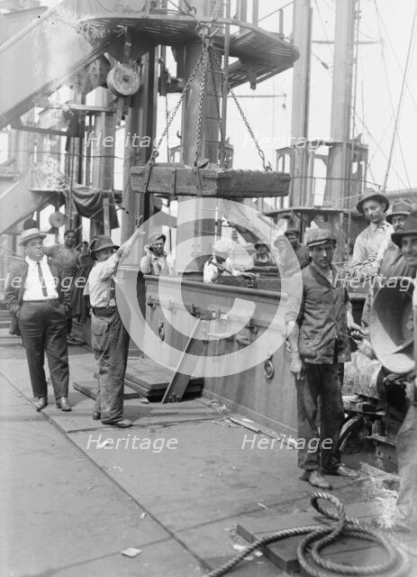 Loading SS Milazzo, 1916. Creator: Bain News Service.