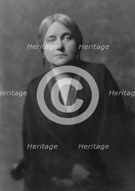 Kauser, Alice, Miss, portrait photograph, 1916. Creator: Arnold Genthe.